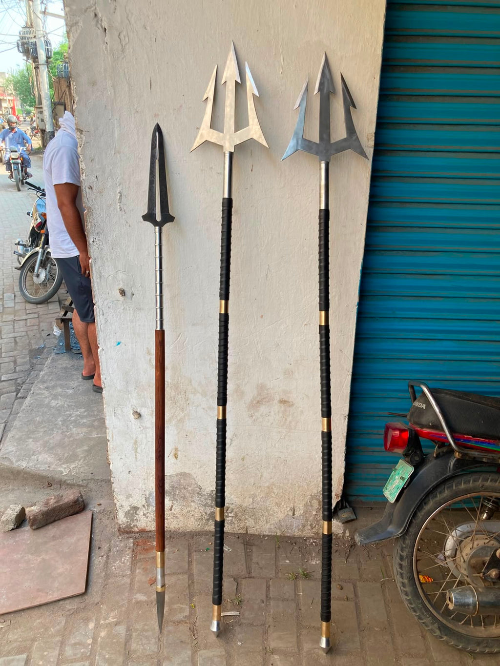 Handcrafted Decorative Arrow Replica – J2 Steel Style, Carbon Steel & Leather-Wrapped Handle